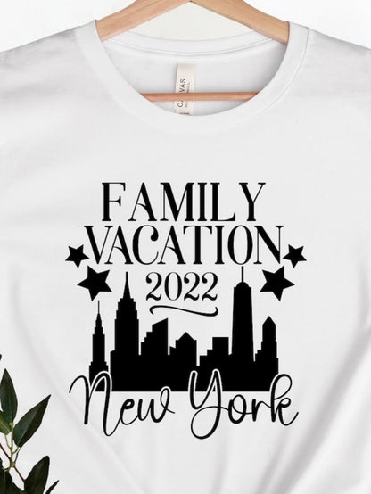 Women's Graphic T-Shirt Family Vacation 2022 With Black City Skyline And Stars New York