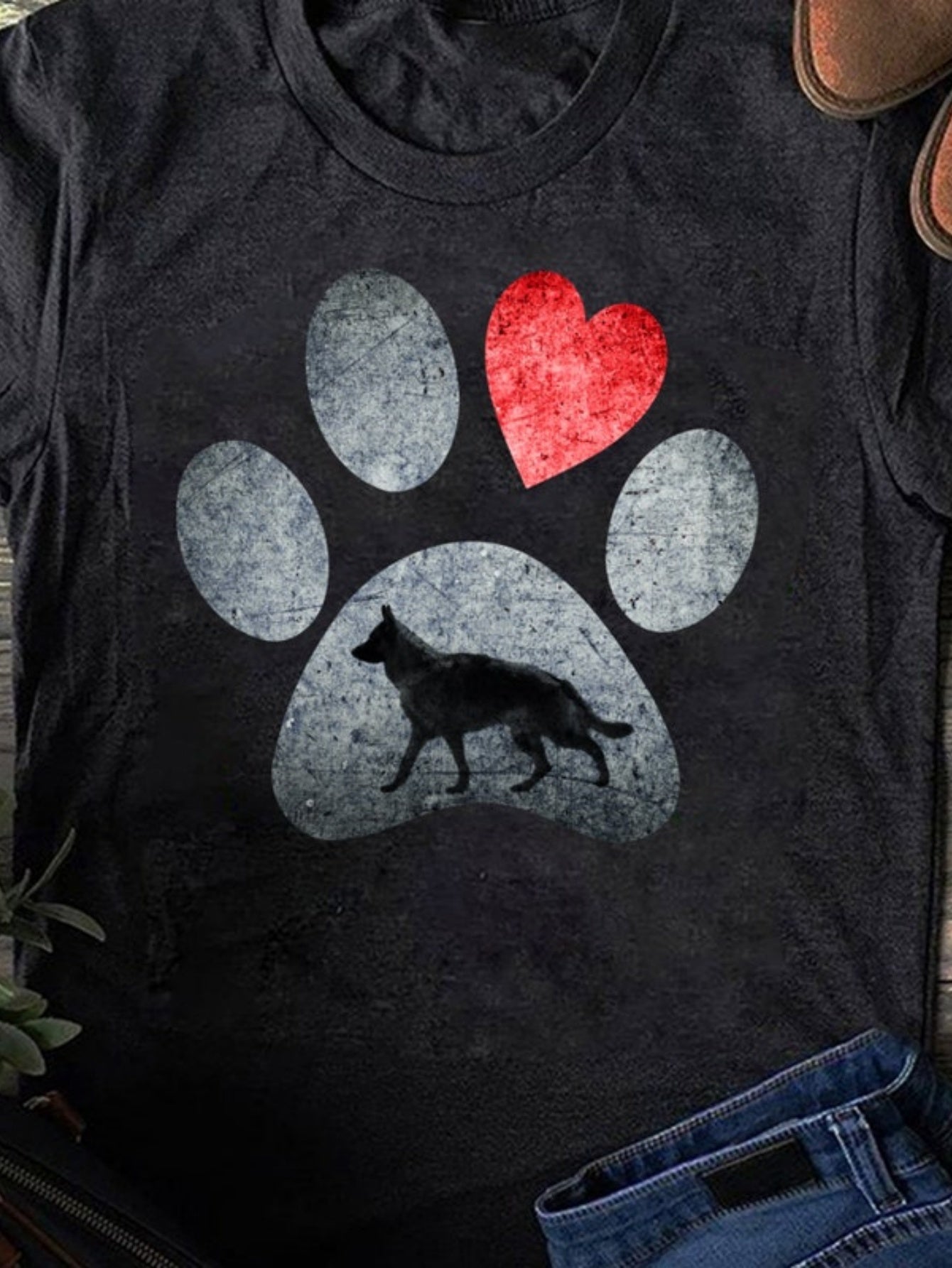 Men's Graphic T-Shirt Large Gray Paw Print With Red Heart And Lone Wolf Silhouette